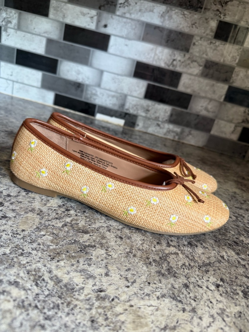 Free assembly Tan Straw Ballet Flats with Dainty Daisy Embroidery - Picture 2 of 11